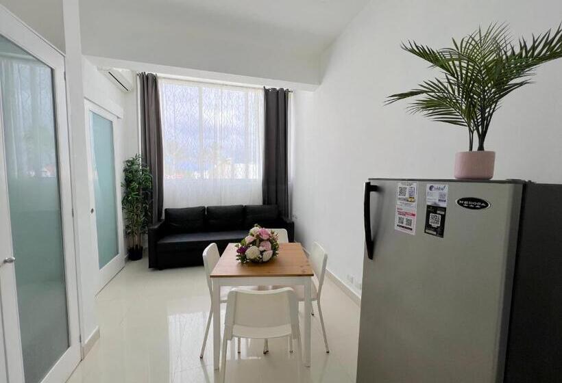 سوییت جونیور با بالکن, Atlantic Suites Great Location Beach, Restaurants And Bars