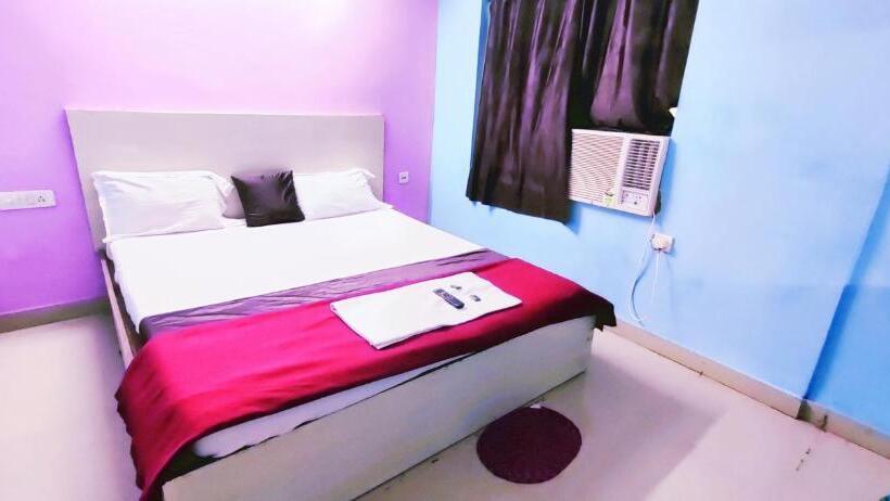 キングサイズベッドのデラックスルーム, Chandra Bindu Near Sea Beach