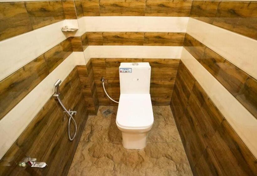 דירת חדר, Ek Residency