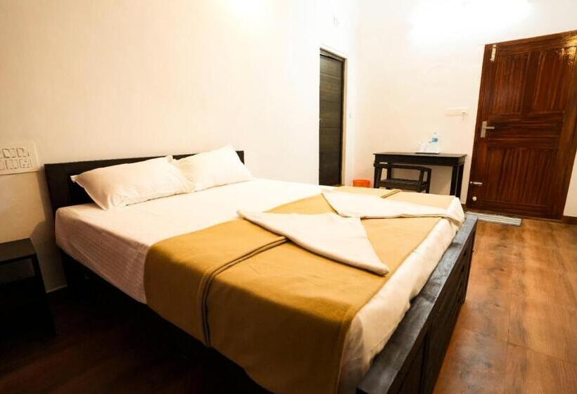 דירת חדר, Ek Residency