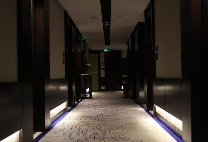 ジュニアスイート, ايليت الخالدية