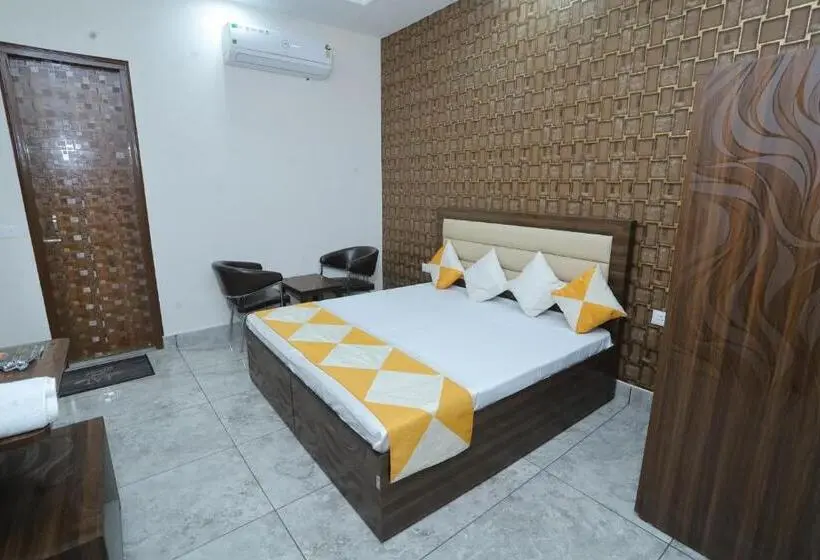 Deluxe-huone, Raghav Inn