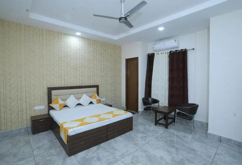 Deluxe-huone, Raghav Inn