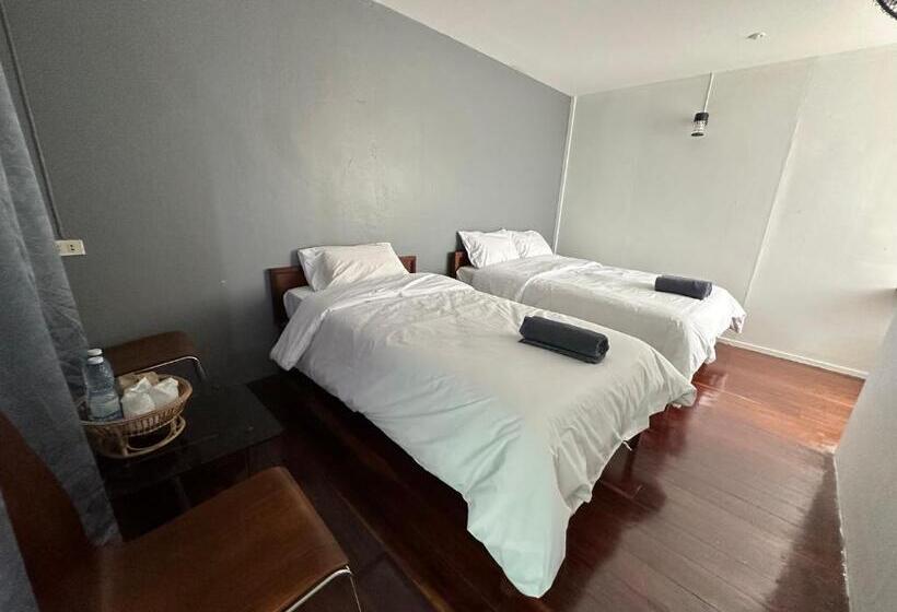 Семейный Полулюкс, Thadan Guest House