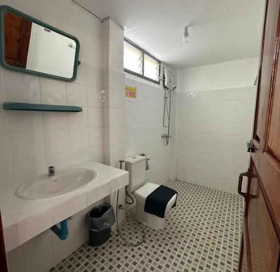 جناح جونيور عائلى, Thadan Guest House