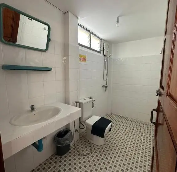 سوئیت جونیور خانوادگی, Thadan Guest House