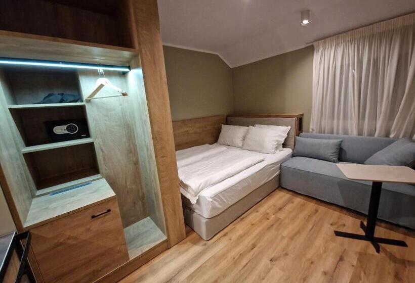 اتاق اکونومی, Wehra