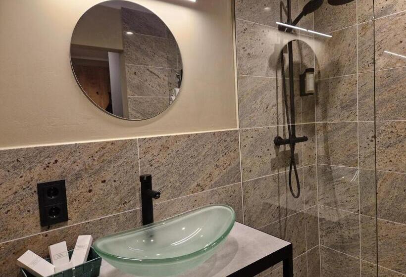 اتاق اکونومی, Wehra