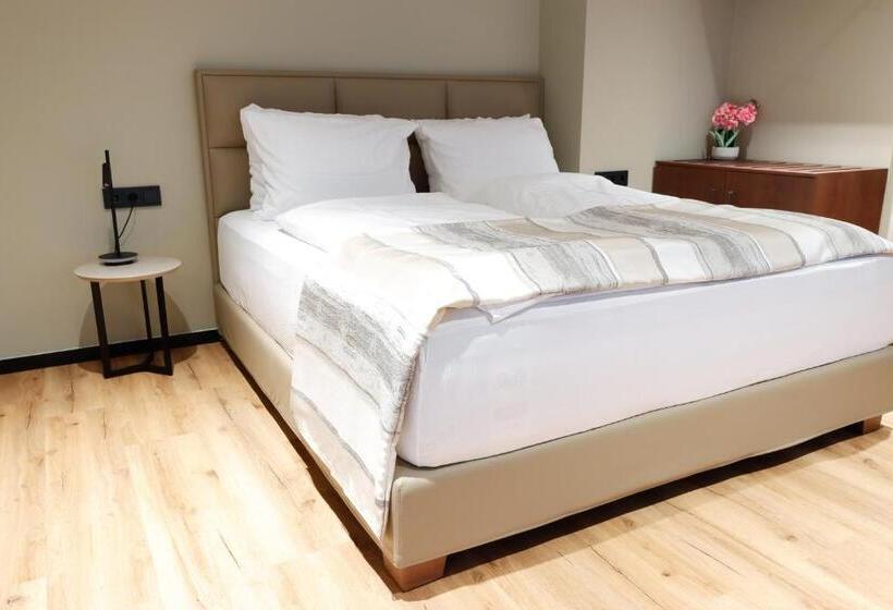 اتاق لوکس, Wehra