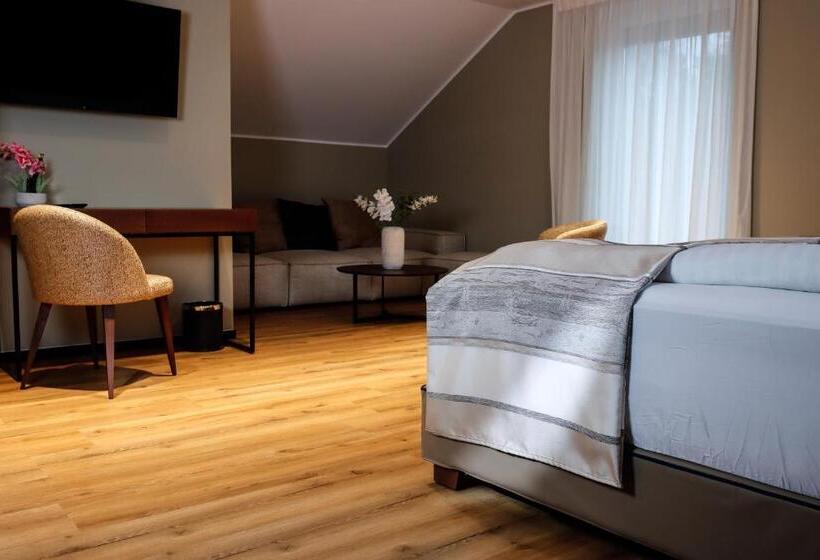 اتاق لوکس, Wehra