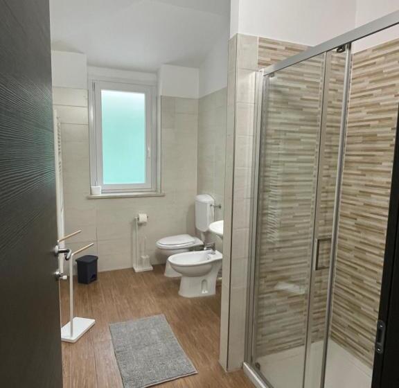 חדר סטנדרט, Desanti