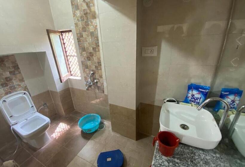 标准间带阳台, Dwarka Mai Guest House