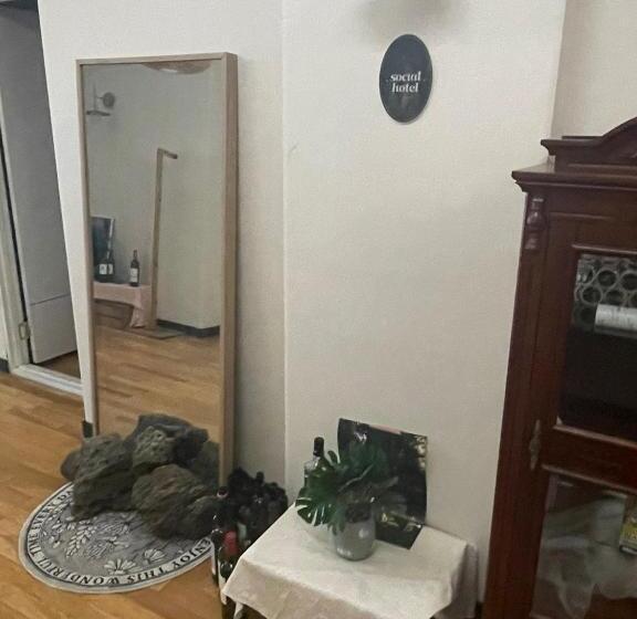 تختخواب در اتاق مشترک, Hanra Guesthouse