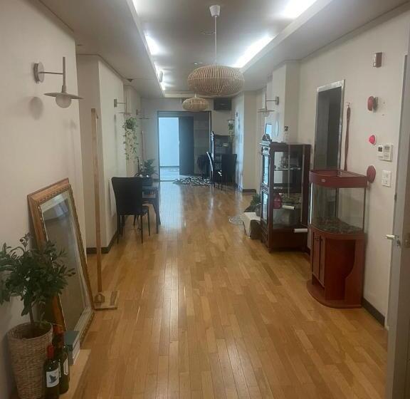 تختخواب در اتاق مشترک, Hanra Guesthouse