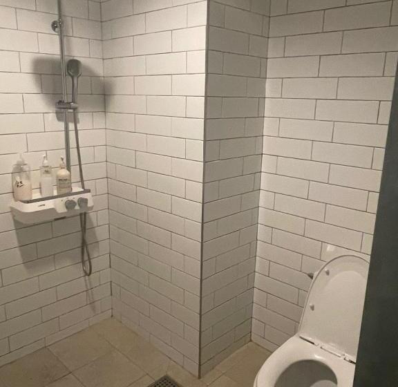 تختخواب در اتاق مشترک, Hanra Guesthouse