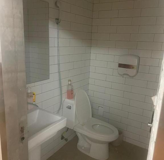 تختخواب در اتاق مشترک, Hanra Guesthouse