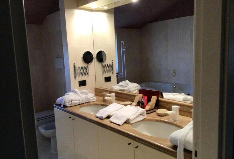 キングサイズベッドのスーペリアルーム, Villa Moglietta Host In Langhe