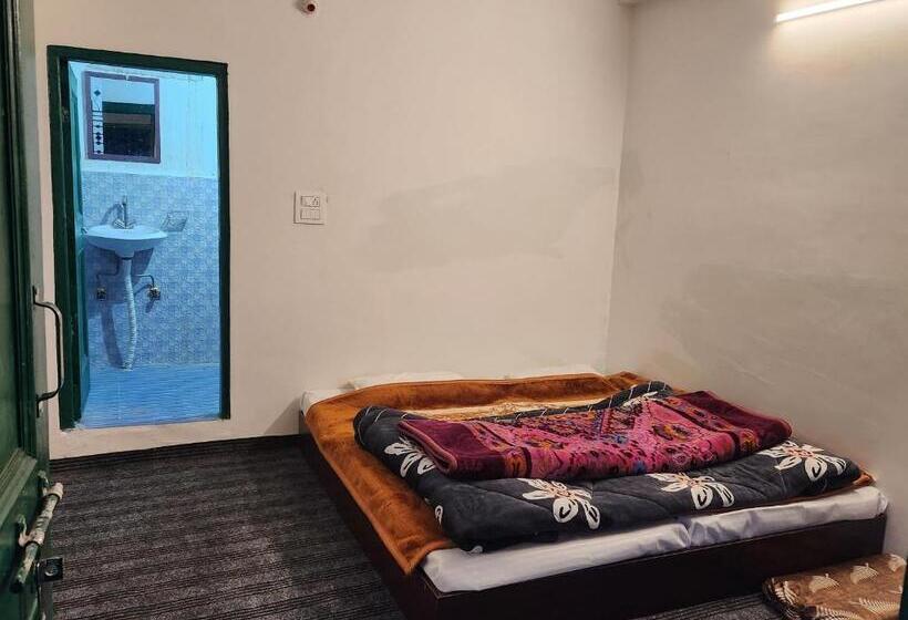 Номер Deluxe с Балконом, L Ashrum Cafe & Inn