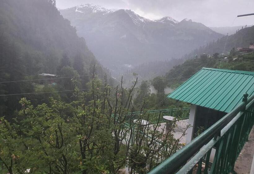 バルコニー付きデラックスルーム, L Ashrum Cafe & Inn