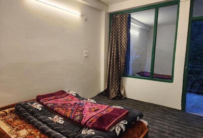 バルコニー付きデラックスルーム, L Ashrum Cafe & Inn