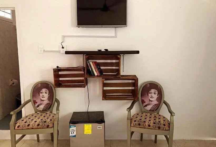 Economy Quadruple Room, Posada Dora