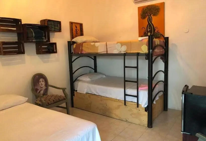 Economy Quadruple Room, Posada Dora