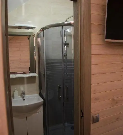 Standard Kolmen Hengen Huone, готель бережани