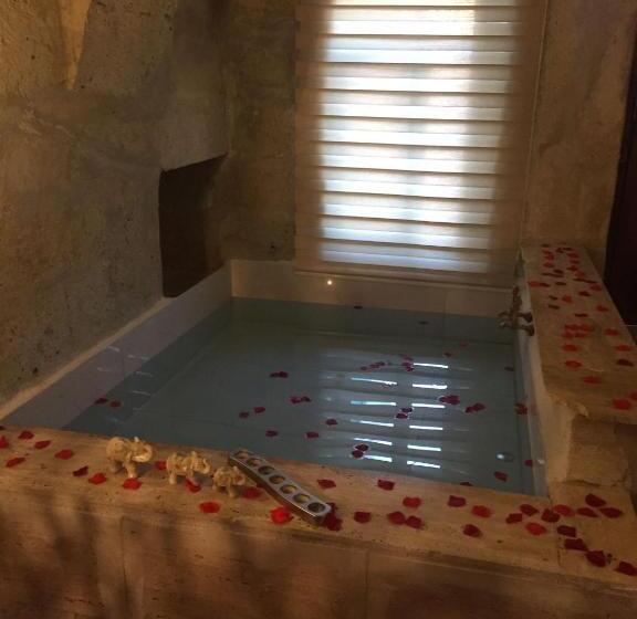 اتاق استاندارد با تخت بزرگ, Ada Family Suite