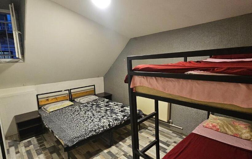 اتاق چهار تخته با دستشویی مشترک, Kiev