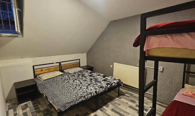 اتاق چهار تخته با دستشویی مشترک, Kiev