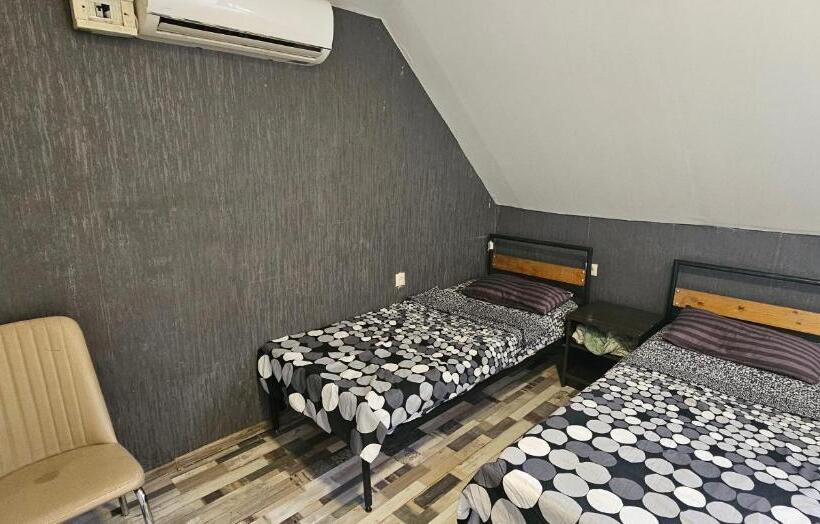 اتاق استاندارد با سرویس بهداشتی مشترک, Kiev