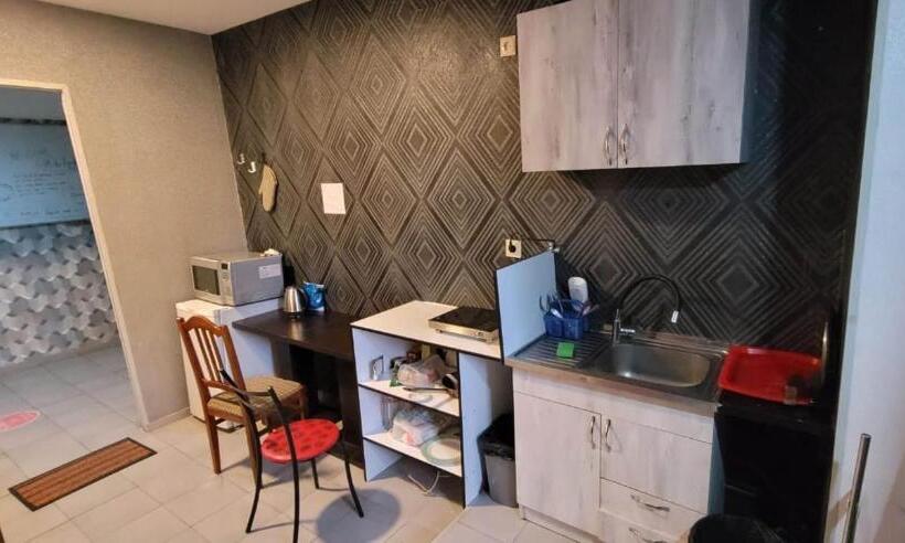 اتاق استاندارد با سرویس بهداشتی مشترک, Kiev