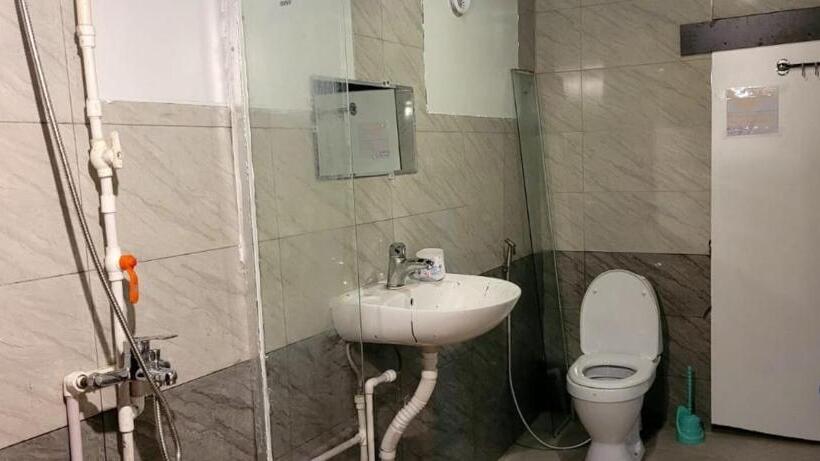 اتاق استاندارد با سرویس بهداشتی مشترک, Kiev