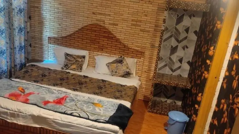 Quarto standard, Summer Palace, Pahalgam