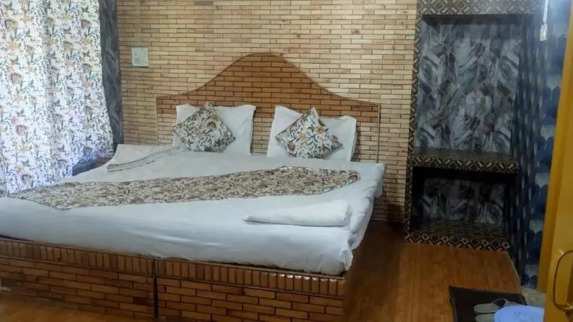 Quarto Triplo Standart, Summer Palace, Pahalgam