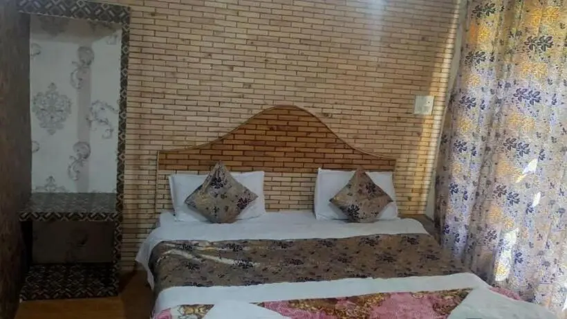 Quarto Triplo Standart, Summer Palace, Pahalgam