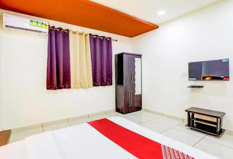 Classic Kolmen Hengen Huone, Oyo Flagship Hotel Aanand Rooms
