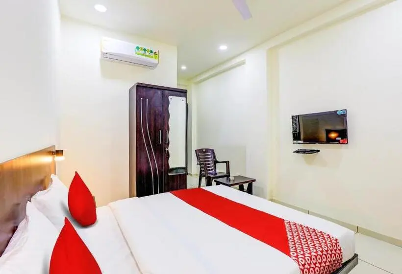 Classic Kolmen Hengen Huone, Oyo Flagship Hotel Aanand Rooms