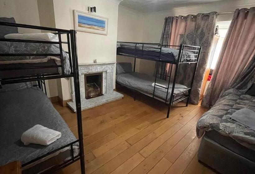 家庭间, Dublin Airport, Dcu