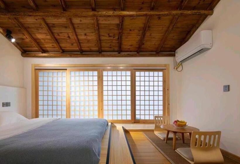 חדר סטנדרט, Geometric  Home White Space B&b