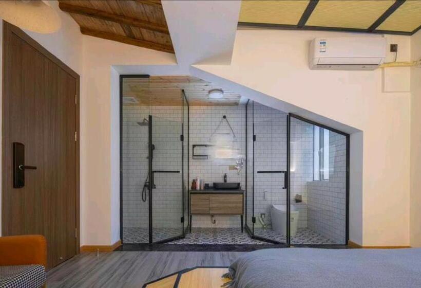 Quarto Superior, Geometric  Home White Space B&b