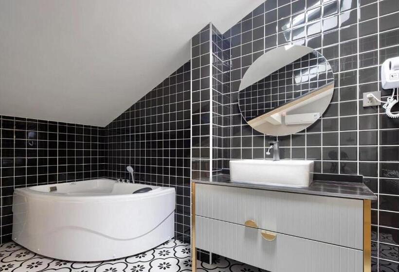 Номер Superior, Geometric  Home White Space B&b