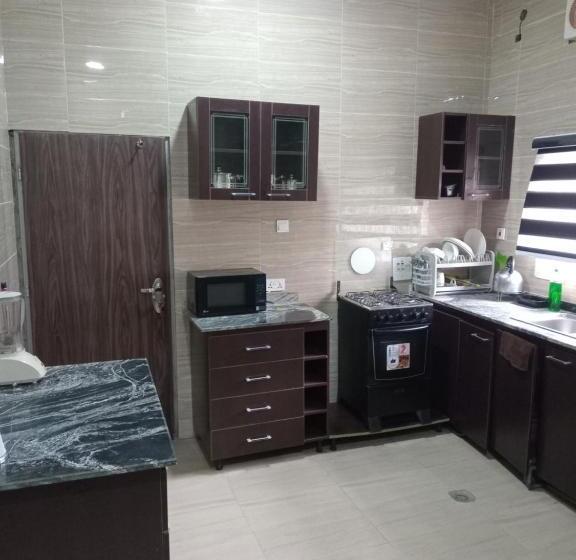 اتاق لوکس با بالکن, Od V!ck S Classic, Wuse 2 Extension, Upscale Jahi District Wifi,24hr Power,security, Dstv