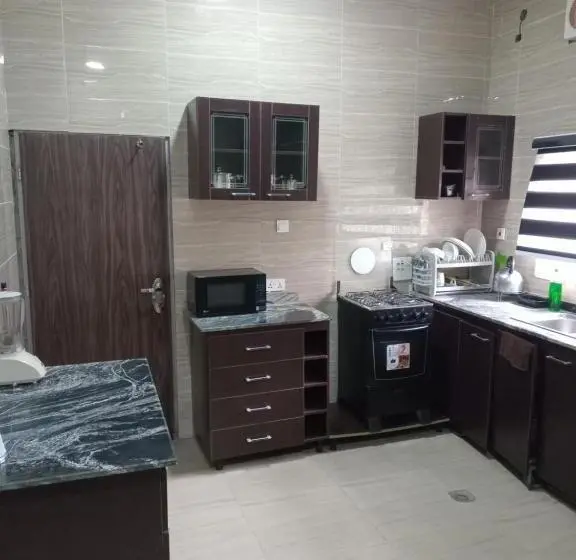 اتاق لوکس با بالکن, Od V!ck S Classic, Wuse 2 Extension, Upscale Jahi District Wifi,24hr Power,security, Dstv