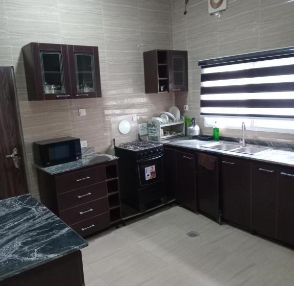 اتاق لوکس با بالکن, Od V!ck S Classic, Wuse 2 Extension, Upscale Jahi District Wifi,24hr Power,security, Dstv