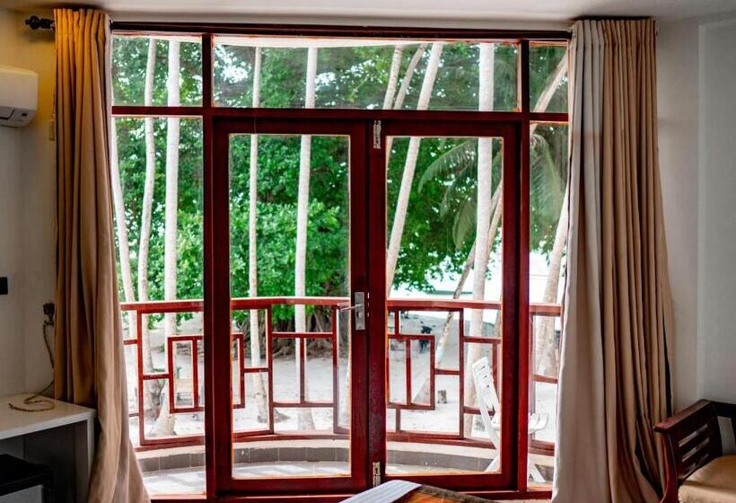 اتاق لوکس با بالکن و چشم‌انداز دریا, Silver Oasis Maldives