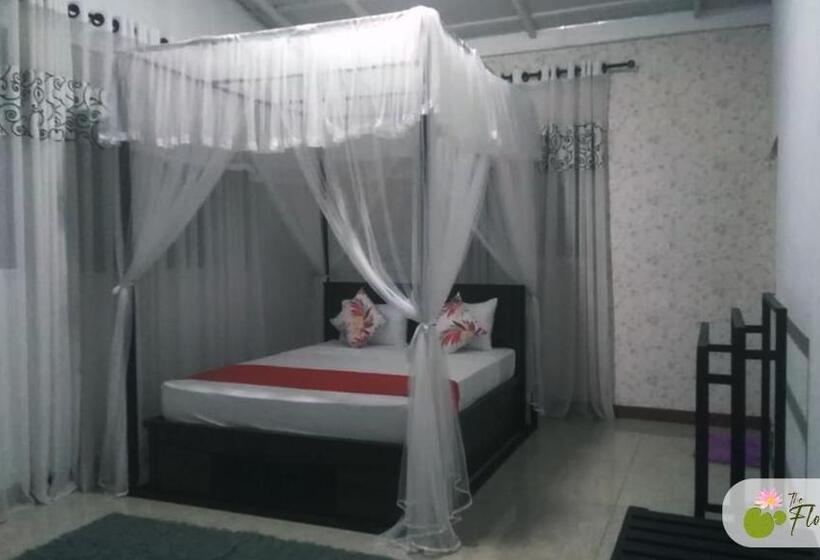 Номер Deluxe, The Flower Villa