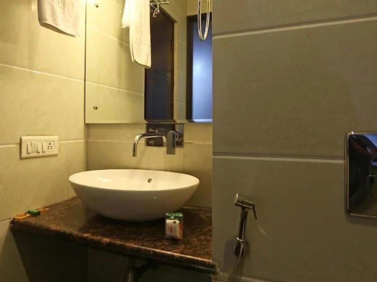 スタンダード４人部屋, Airpor Tbillions Group Of Hotels