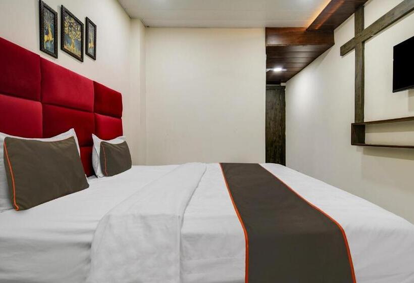 חדר קלאסי לשלושה, Dr Green