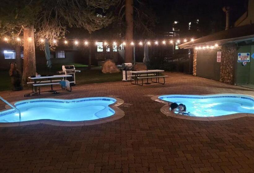 شقة غرفة واحدة, Cozy Ski Chalet   Only 120 Yds To Lift! King Bed